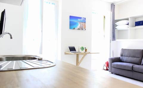 Kitchen or kitchenette, Seating area