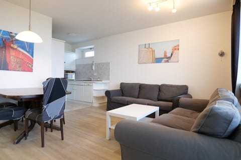 Kitchen or kitchenette, Living room, Seating area, Dining area