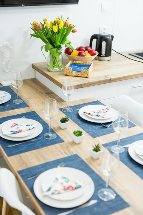 Kitchen or kitchenette, Living room, Photo of the whole room, Decorative detail, Dining area