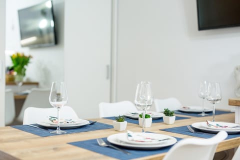 TV and multimedia, Living room, Other, Decorative detail, Dining area