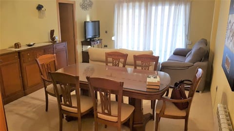 Seating area, Dining area