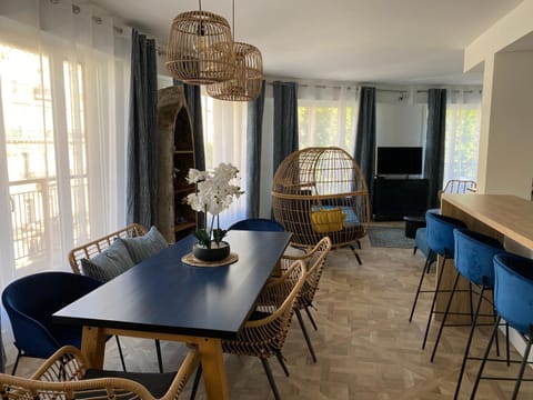 Living room, Dining area
