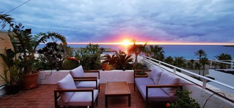 View (from property/room), Balcony/Terrace, Seating area, Sea view, Sunrise