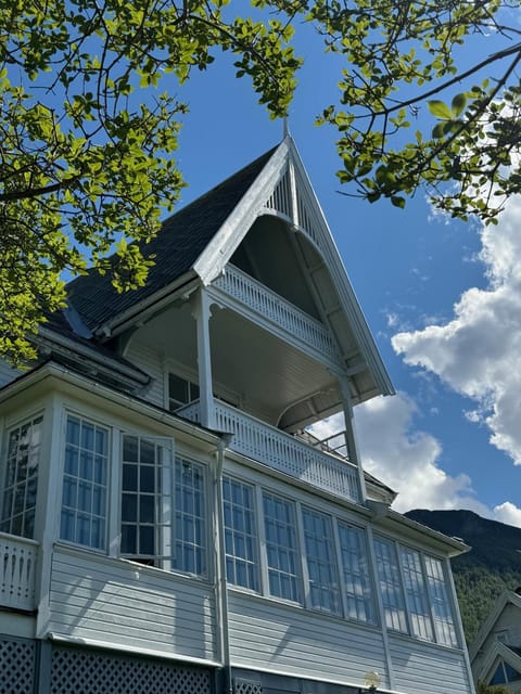 Property building, Day