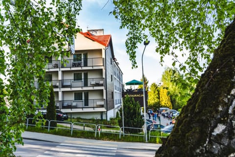 Property building, Spring, Day, Neighbourhood