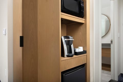 Coffee/tea facilities, microwave