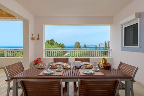 Balcony/Terrace, Dining area, Food, Sea view