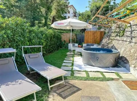 Day, Natural landscape, Garden, Hot Tub, Swimming pool