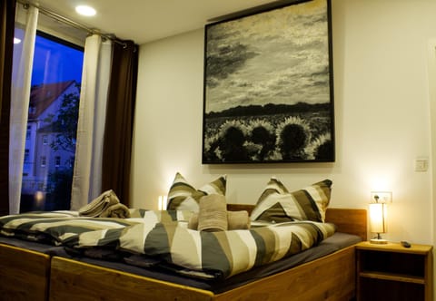 Bed, Photo of the whole room, Bedroom, Street view