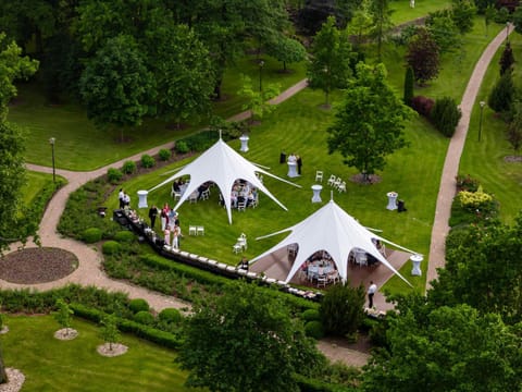 Day, Natural landscape, Bird's eye view, Garden view, group of guests