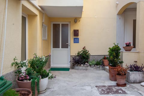 Property building, Facade/entrance