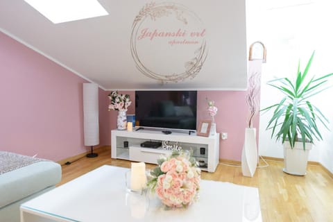 Communal lounge/ TV room, TV and multimedia, Living room