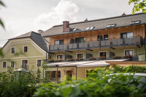 Property building, Restaurant/places to eat