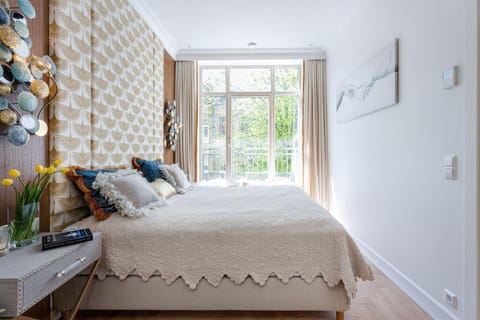 Jogailos Residence peaceful Old Town luxury 3 bdr, 2 bthr, FREE GARAGE, top-speed WIFI Apartment in Vilnius