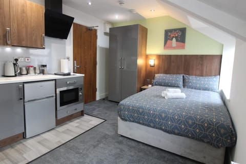 Victoria House - Deluxe Studios in Coventry City Centre, free parking, by COVSTAYS Apartment in Coventry