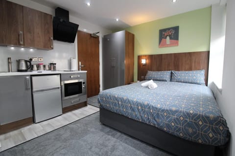 Victoria House - Deluxe Studios in Coventry City Centre, free parking, by COVSTAYS Apartment in Coventry