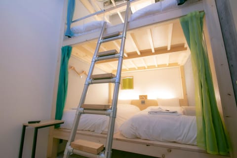 Bedroom, bunk bed