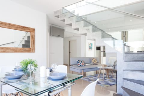 Living room, Seating area, Dining area