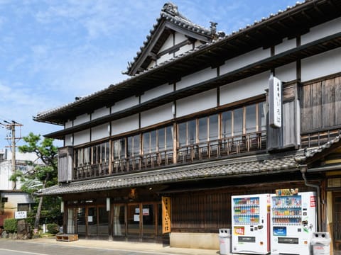 Property building, Day