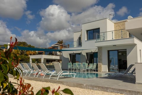 Property building, Patio, Swimming pool, Swimming pool