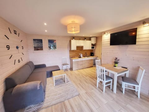 TV and multimedia, Kitchen or kitchenette, Living room, Seating area, Dining area