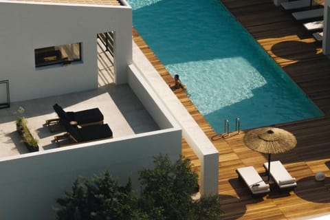 Property building, Patio, Balcony/Terrace, Living room, Seating area, Pool view, sunbed