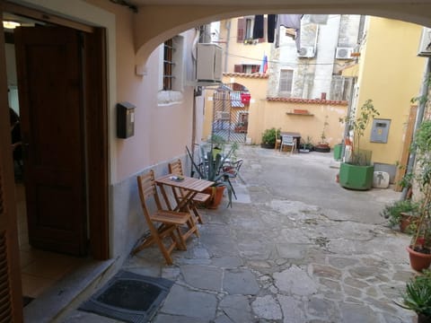 Facade/entrance