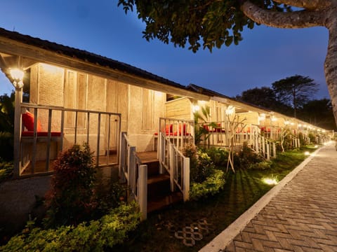 Property building, Facade/entrance, Garden