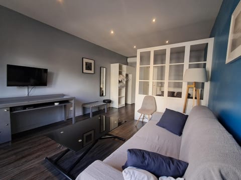 TV and multimedia, Photo of the whole room, Seating area