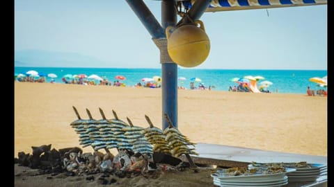 Nearby landmark, Restaurant/places to eat, Beach