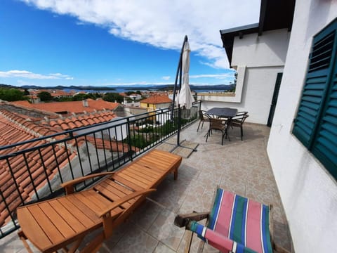 Balcony/Terrace, City view