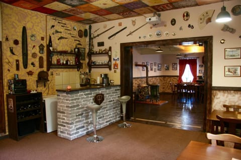 Restaurant/places to eat, Lounge or bar