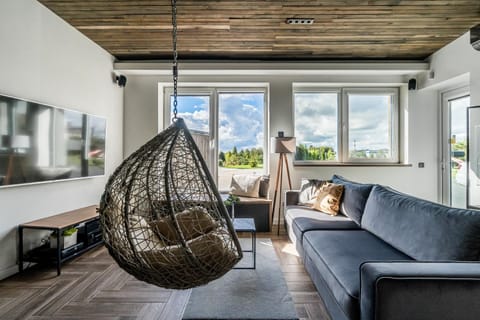 Natural landscape, TV and multimedia, Seating area