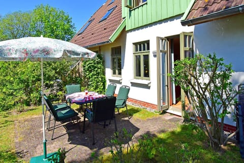 Ferienhaussiedlung Strandperlen Sanddornhof 7b (Typ VI) House in Wustrow