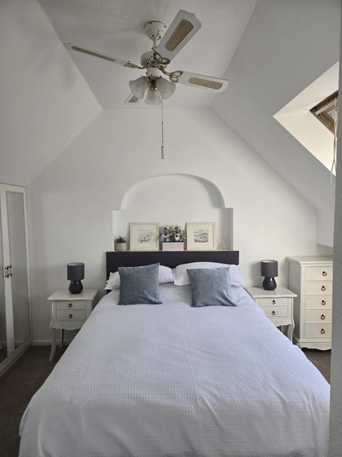 Beautiful apartment with private pool near Tenby Apartment in Wales