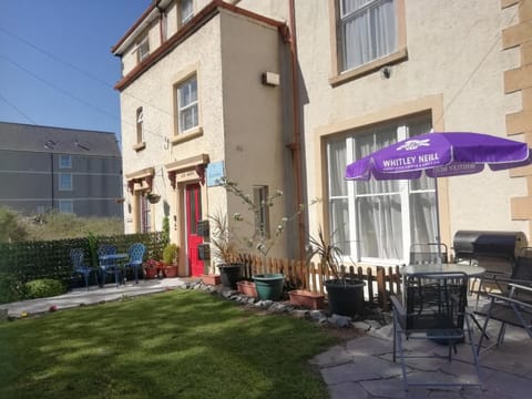 Llys Madoc, The Top Flat Apartment in Wales