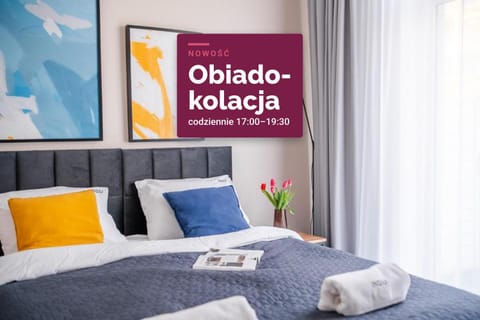 Bed, Photo of the whole room, Bedroom, Text overlay, towels