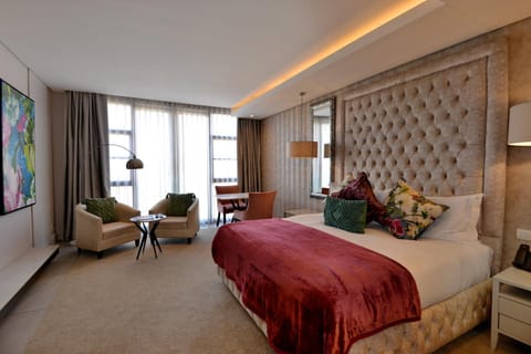 Bed, Seating area, Bedroom
