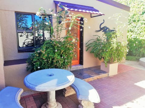 Patio, Facade/entrance
