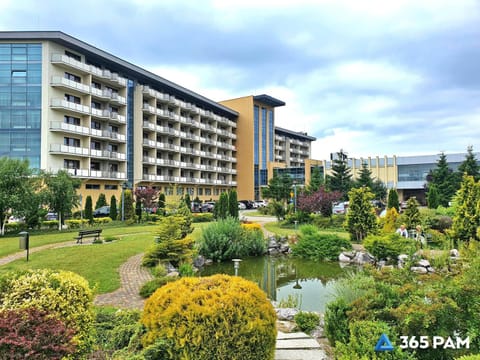 Property building, Spring, Day, Natural landscape, Garden, City view, Garden view, Location