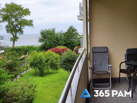 Property building, Spring, Day, Garden, View (from property/room), Balcony/Terrace, Seating area, Garden view, Sea view