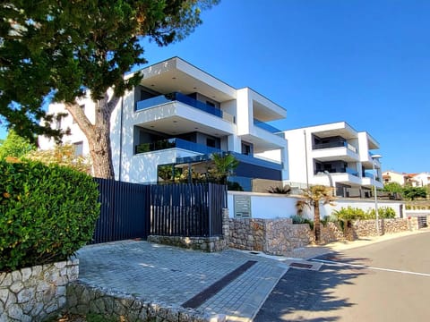 Property building, Day