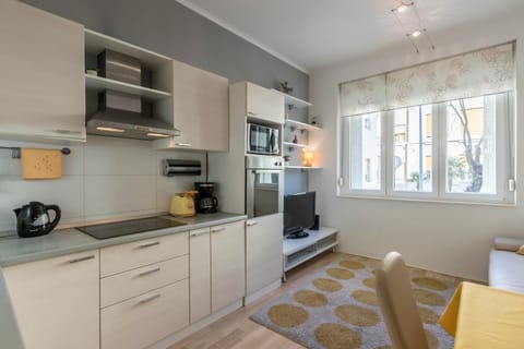 TV and multimedia, Coffee/tea facilities, Living room, Seating area, Dining area
