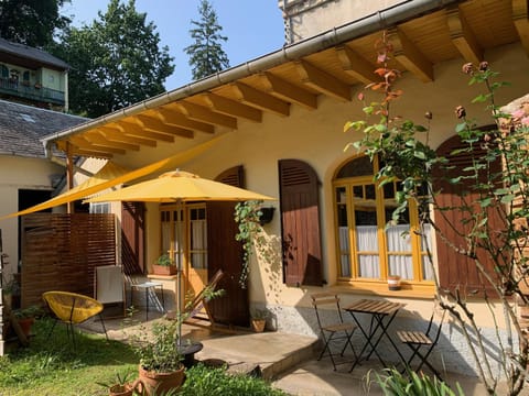 Property building, Patio, Day, Balcony/Terrace