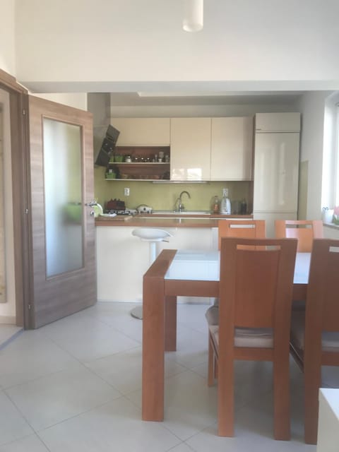 Dining area, Communal kitchen