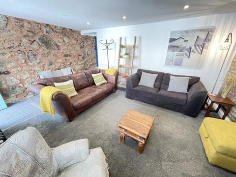 Property building, Living room, Photo of the whole room