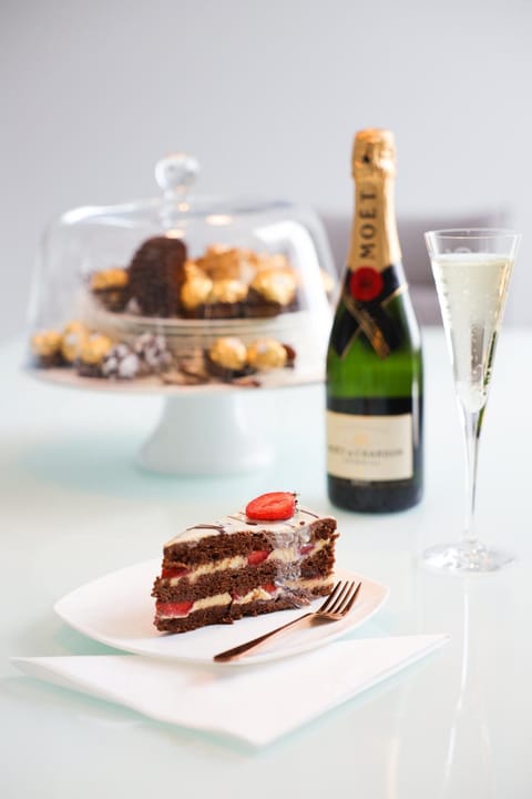 Food and drinks, Food, Drinks