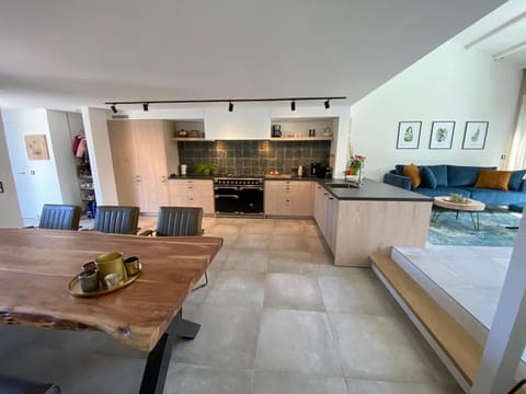 Welcome in - Vakantiehuis met ruime zonnige tuin I Lepelblad 44, Nieuwvliet-Bad Apartment in Zeeland, Netherlands