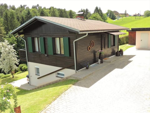 Property building, Patio, Facade/entrance, Natural landscape, Garden, Garden view, Mountain view