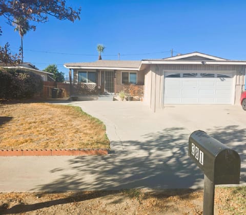Property building, Day, Street view